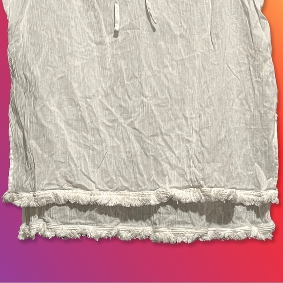SLEEVELESS, white crinkle gauze/crocheted. Fringe/raw hem, keyhole neck. Large - Picture 8 of 8